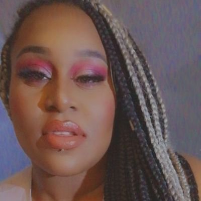 🇮🇹🇳🇬 | 🇬🇧 |
🏳️‍🌈 | BBW | 6.1 ft
Gemini ♊ ascendant ♑

Instagram: Robyn_Oma