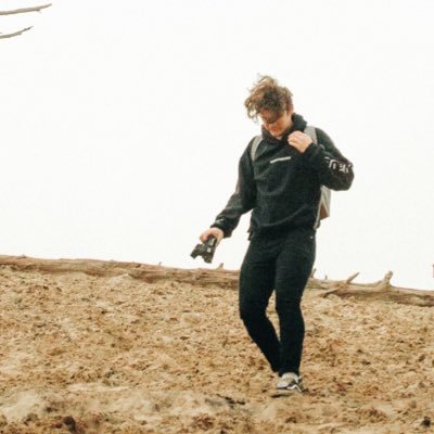 dominicjdavison's profile picture. huh