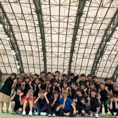 甲南大学のテニスサークルFIFTEENLOVE(フィフテーンラブ)です🎾 普段はテニスをしつつ、夏や春には合宿があったり、バーベキューや運動会やハロパなどなどイベントも沢山してます🙌 他大学の人も大歓迎です👍 何か分からないことや聞きたいことがあれば気軽にDMください。新歓で待ってます！！！！！！