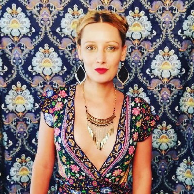 Artist, narrative therapist, author, podcast host of About Face.
@katemarelene.art @katemarlenelove