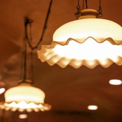 AsahiCoffee's profile picture. 1950年創業。 地下へつながる階段を降りて扉を開けると、洞窟のような空間が広がります。55年以上変わらぬ佇まいでお迎えします。 ネルドリップからゆっくりと抽出される香り高いコーヒーとともに豊かな時間をお過ごしください。