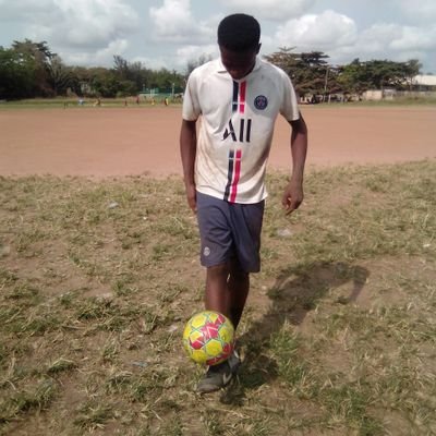 Am a footballer
I played as a professional footballer in Depros Fc Lagos State
Am a defensive midfielder
1.90 in height