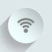 Twitter WiFi Cymunedol Pwllheli - rhwydwaith WiFi ar gael yng nghanol y dref / Pwllheli Community WiFi page - a WiFi network exists in the town centre