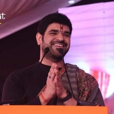 यह विश्वास रखें कि जो प्रभु श्रीकृष्ण यहाँ तक लाए हैं
वह आगे तक भी ले जाएंगे क्योंकि बीच में छोड़ना श्रीकृष्ण का स्वभाव नहीं है ।