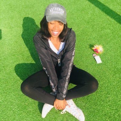 Yellow_Thighs_'s profile picture. W E L C O M E. TO MY UPSIDE DOWN WORLD👻 YourFavouriteThingToWatch😹😻 Entertainer✨ Upcoming Actress❤️💃🏼 ILoveGays😭😍 IG: @jade_dd_