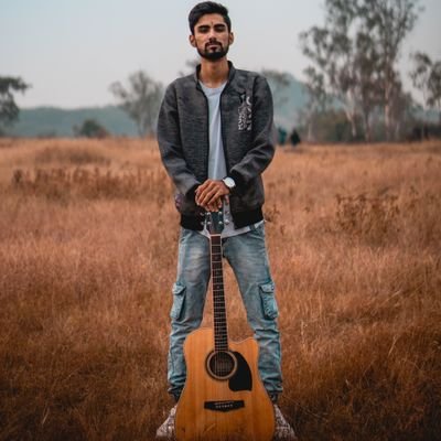 Singer, Songwritter, Composer exchanging energies with the universe.
Jaana Zaroori Tha out now!
https://t.co/bfvj7Ic4GP