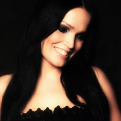 met4ldiv4s's profile picture. daily pics and gifs of the fierce women of metal/rock for appreciation