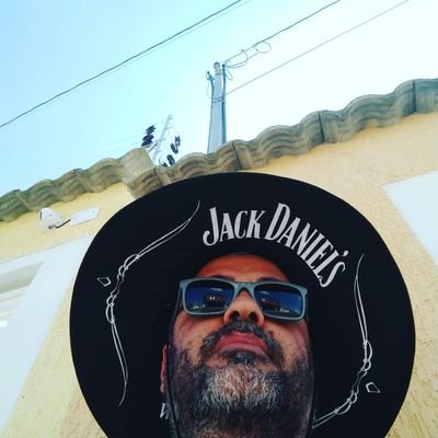 BeijaimArola's profile picture. Não sou nem de direita, de centro e muito menos de esquerda. Simplesmente penso: Político não quer o bem do povo !!! acordem.