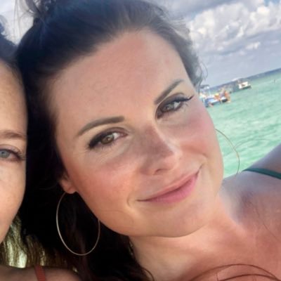 Janeglvr's profile picture. 