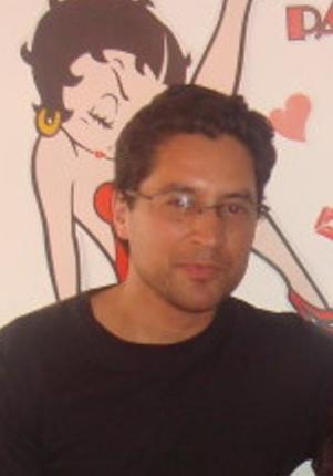 Perspicaz observador e teórico nato.Sigo o princípio das formigas,diante de uma ameaça,balanço as antenas para as outras para restabelecer a harmonia.