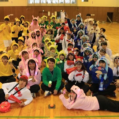 通称『めじけん』はバドミントンサークルとして、学習院女子大学と一緒に活動しています。池袋の小学校と学習院女子大学の体育館を使って練習しています！ 30年の歴史のあるサークルで初心者から経験者まで男女仲良く活動しています！！気軽に遊びに来てね！ご質問等ございましたらリプライ.DMお気軽に！#春から学習院