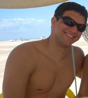 de bem com a vida,curtindo sempre,brincalhão e amigo,formado em direito,policial por paixão!!!