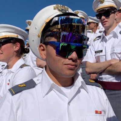 USMA ‘22 ⚔️ Bosco ‘18🍢 Striving to be the person who my dogs think I am.