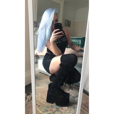 Raving_Eevee's profile picture. I put the hot in psychotic