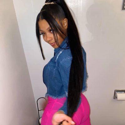 Pretty Girl W/ Pretty VibEs 💕 |Welcome to the party 🤪 | 18 📍 | IG: @Meek.GottaBag ‼️ | ♎️ | 👻: mekaa_biaa69 | COME CORRECT IN MY DM👏🏼💰