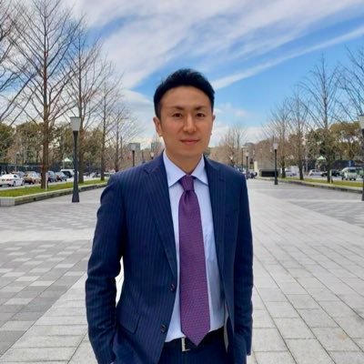 2002年より約3年間カリフォルニア州🇺🇸にバスケ留学 。今現在はBusiness Development(外資法律事務所)の仕事をしています。留学経験を通して思った事や気づいた事、簡単なビジネス英会話表現やバスケ用語🏀も投稿してます。留学を検討してる方向けにnote📖やっています↓