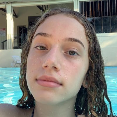 juliabbruni's profile picture. sem o q fazer 🙃