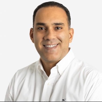 Abogado,Master en Procedimiento Penal, Master en Derecho Constitucional y derechos F, entusiasta de los automoviles, fanatico del marketing, hincha de la radio.