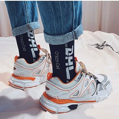 uzzylive24's profile picture. 