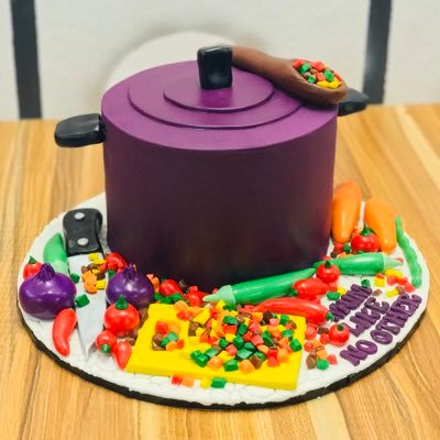 feaziebakes's profile picture. Need freshly baked and uniquely decorated cakes for an event? Feaziebakes is your best cake plug and we’re affordable. Kindly send a DM or whatsapp 08168050508.