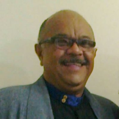 Lcdo. en Letras, Etnomusicólogo, Locutor, Músico, Compositor y Cantante.