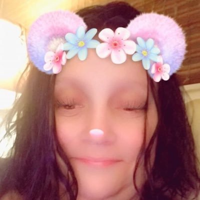 im am 34 years old i live in tampa fl no kids but i want some single huge sports fan and i love all kinda music but my fav is country