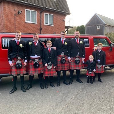 petrol head!! family’s everything, big boxing fan 🥊 old school fords 👌