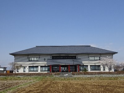 国指定史跡胆沢城跡歴史公園(令和元年オープン)に隣接する胆沢城跡ガイダンス施設です。市内遺跡の発掘調査のほか、胆沢城跡出土遺物や各種紹介映像を展示公開しています。公園ではスマホを使ったAR・VR体験ができます。