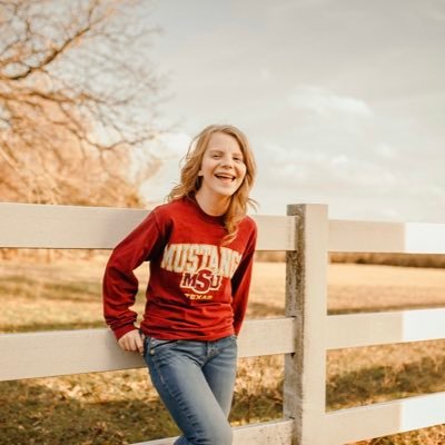 xc_hay's profile picture. Isaiah 53:3-5 ❤️