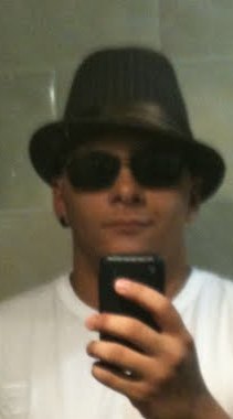 Um cara normal... 
(ou não)
Don't follow me... I'm lost