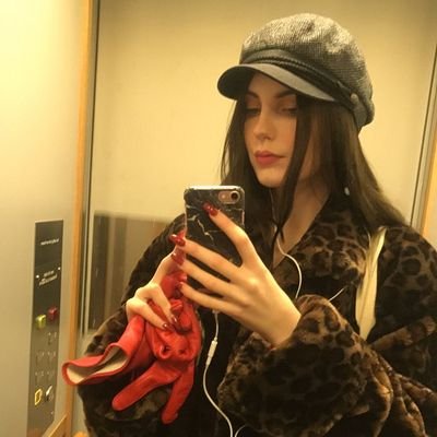 Étudiante franco-russe en fac de droit 🎓 Je suis à la recherche de petits chiens ou de soumis pour m'amuser 😈🔞
Accessoirement je vend des nudes 😋