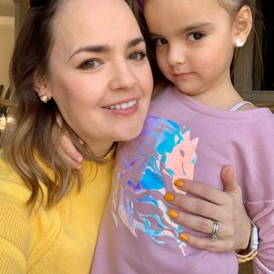 patricializetg1's profile picture. Mom to 2, wife, art lover 💜