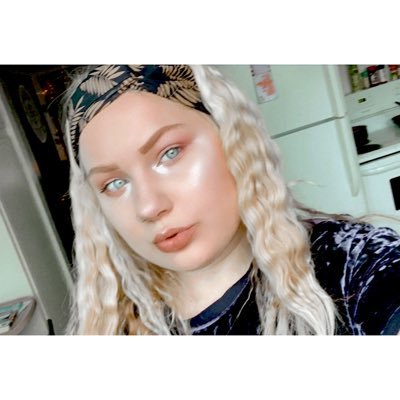 Kenziee4201's profile picture. 20🌞 👻mykenziexoxo “Be Bold Bitches. Life’s too short.”