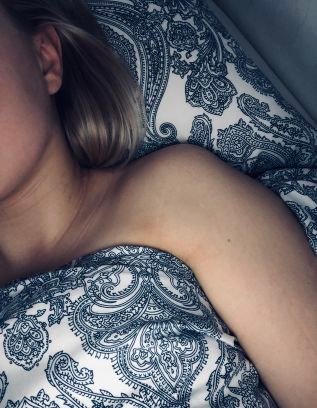 csakunalomsemmi's profile picture. 21 éves lány vagyok. képet nem küldök, nem találkozok senkivel, de szívesen visszaírok annak, aki szimpatikus 😉