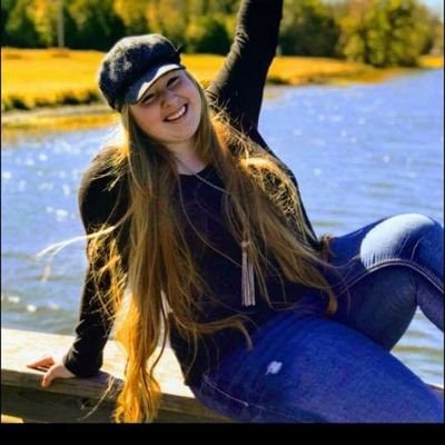 AlauraDaeLyn's profile picture. Big booknerd !!
Watch a lot of anime😄
Artist