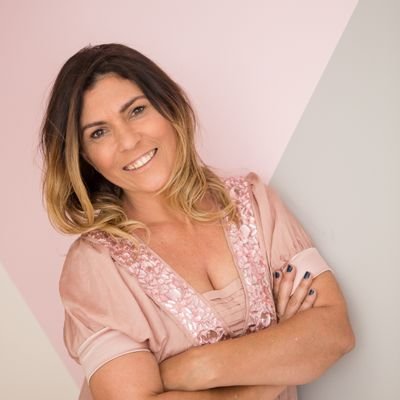 EQTPH perfil criado por uma jornalista, mulher, mãe, empresária...louca para dividir com você o melhor dos 45 do segundo tempo da VIDA. Bora?