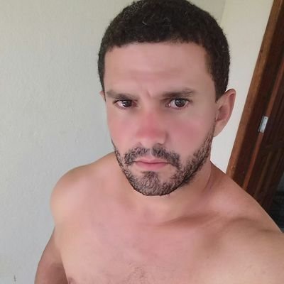 Sou um cara bacana, simpático, e legal.gostos de conhece pessoas novas,fazer amizades ir novos amigos. troca ideias. Sou passivo 😉