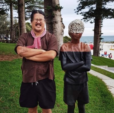 Student. Buddhist. Passionate language learner. Foodie. Brazilian funk listener. Big JC fan! 我愛成龍! 我叫梁思捷. 從澳洲來的. 會講中文, 英文, 粵話和潮州話.