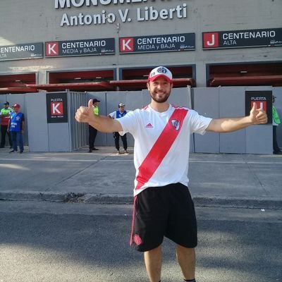 belicho99's profile picture. Licenciado en Historia.
Amante del fútbol, el basket, la Historia, los libros; fanático del Club Atlético River Plate; papa de Francesca y de Antonella.