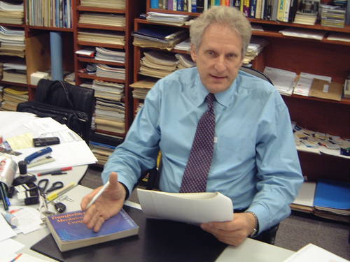 Professor de Engenharia Mecânica na UFSC/Florianópolis.