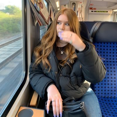 lara_lsk's profile picture. 🦋