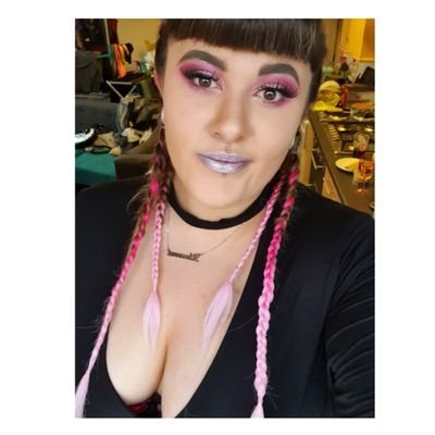 Rheannabxn's profile picture. 24 - Starting a small sewing business- Check out my Facebook and Instagram pages, @thats.sew.rhe