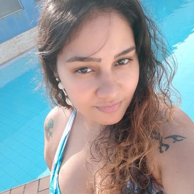 Ariana, gastrologa, esposa, mãe do Kauã e o Johan, esquerdista, feminista e um amorzinho.