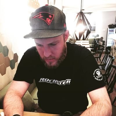 Salitos09's profile picture. Dschungelcamp, Karriereknall,
Tellerwäscher, Millionär, Drogenopfer, Pflegefall :-D | Tweets können Spuren von Fussball, Darts oder Blödsinn enthalten!!!