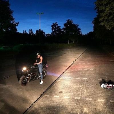 20 || ⚽ || 🏍 || Ice Freestyle❄ ||  Insta: vx.hbl || https://t.co/byD1R3znom: vanii1804