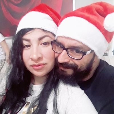 una chika que le gusta estar con su pequeña gran familia ... disfrutando las bendiciones de Dios... y la moda . la belleza .y el ejercicio pero sobre 👨👧👧💑