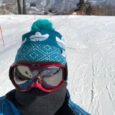 無言フォロー失礼します🙇♂️ 46歳男⛷ヒトリストskierです。武蔵小杉住み。お近くの方、またスキー場で見かけた方はお声がけいただけるとうれしいです。トレードマークはadidasのオバケ👻ニットとelanの板です。スピード、ぽこジャン、コブも好きで5月まですべってます! あ、LINEレンジャーやってます笑
