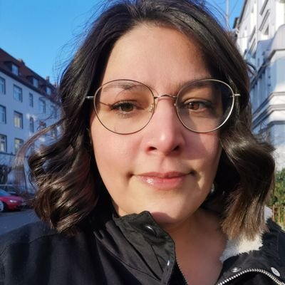 Mastodon = https://t.co/SjG1ZgVMR9 #Vollblutdigitalistin #DigitaleBildung #UX #Datenschutz #SmartCity #FernUniHagen #MamamitHerz #Vinylistin #eGov