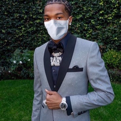 DoggoDistorted's profile picture. 