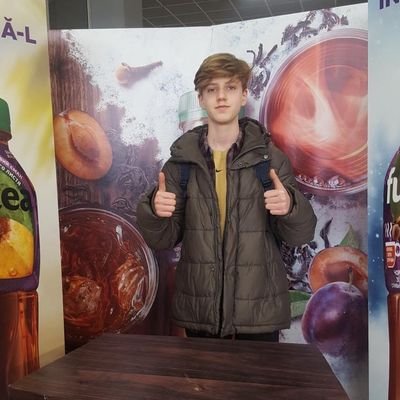 greeninthecup's profile picture. verde în stacan.